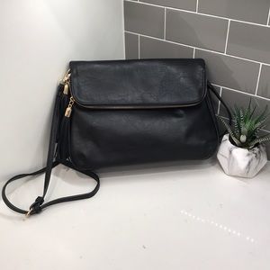 NWT Black (Faux) leather purse 👜